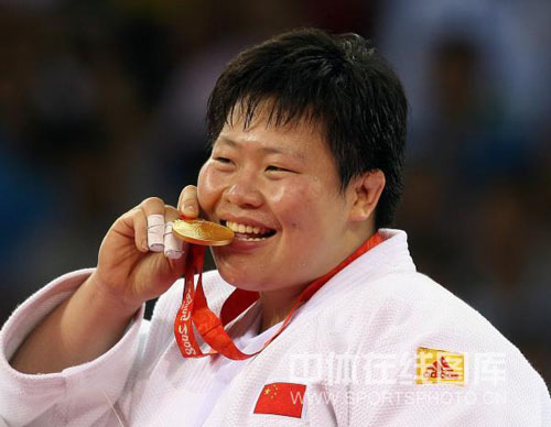 佟文捍卫女柔荣誉 为天津夺得首枚奥运单人金牌
