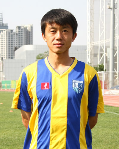 天津松江足球俱乐部球员——黄勇