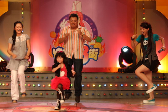 《综艺食8街》姜超,冯静炮制快乐美食