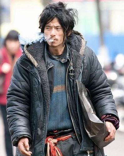超有型的犀利哥 乞丐当道堪比时尚达人(图) (1)