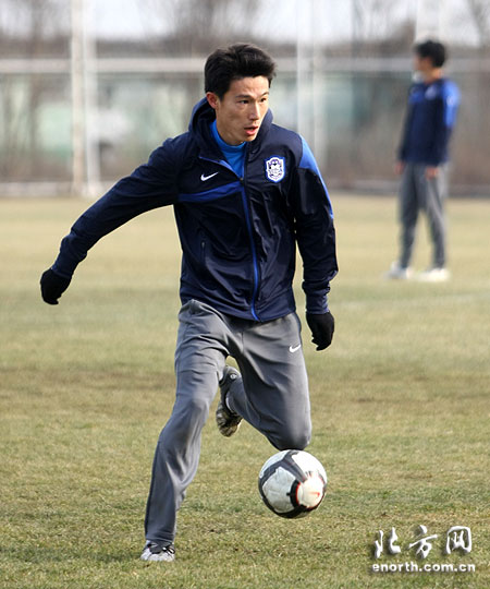 天津泰达团泊洼苦练射门 于大宝受伤马磊磊未愈