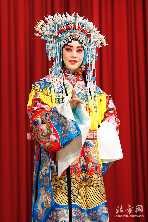 李佩红《锁麟囊》选段