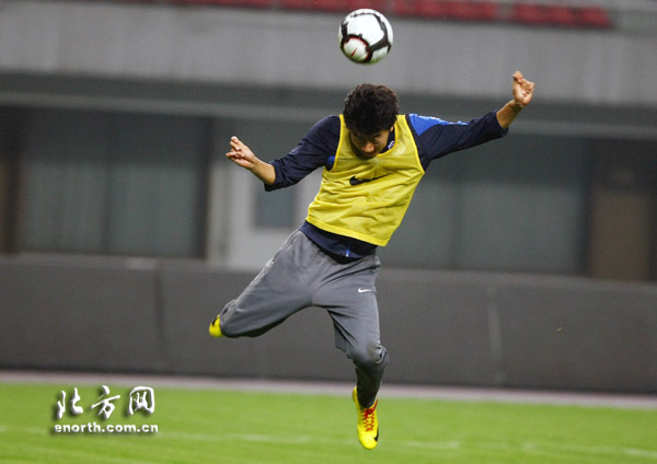 泰达长沙备战金德毛彪头球攻门