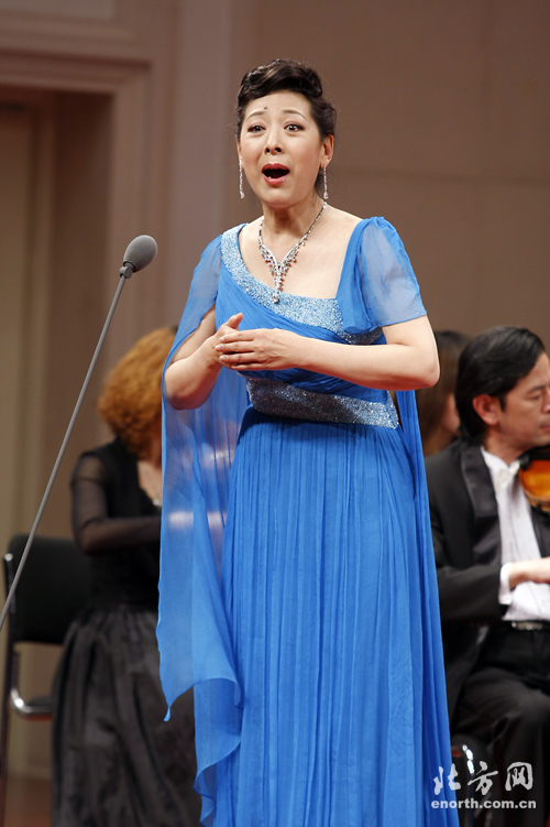 关牧村津城个唱一票难求音乐厅破天荒卖站票