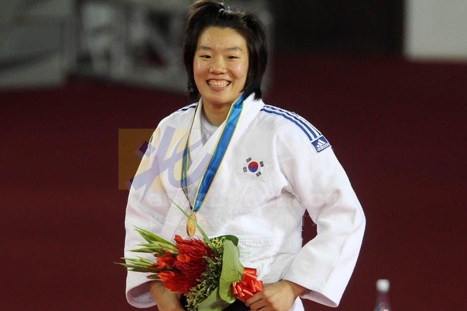 女子柔道70kg级 天津小将陈飞摘铜