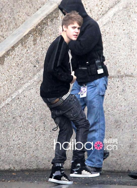 贾斯汀·比伯 b宝穿的这是神马裤?