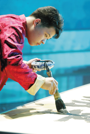 高轩表示,自己的同学大部分都做了"孩子王"