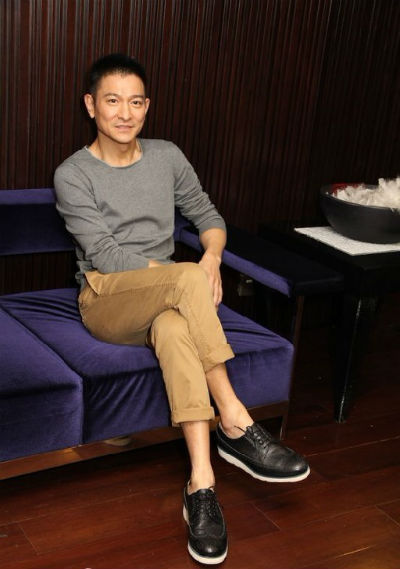 刘德华老来俏 潮男装扮保持年轻状态