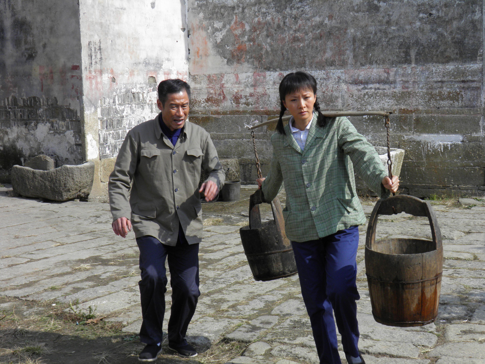 古村女人高清剧照