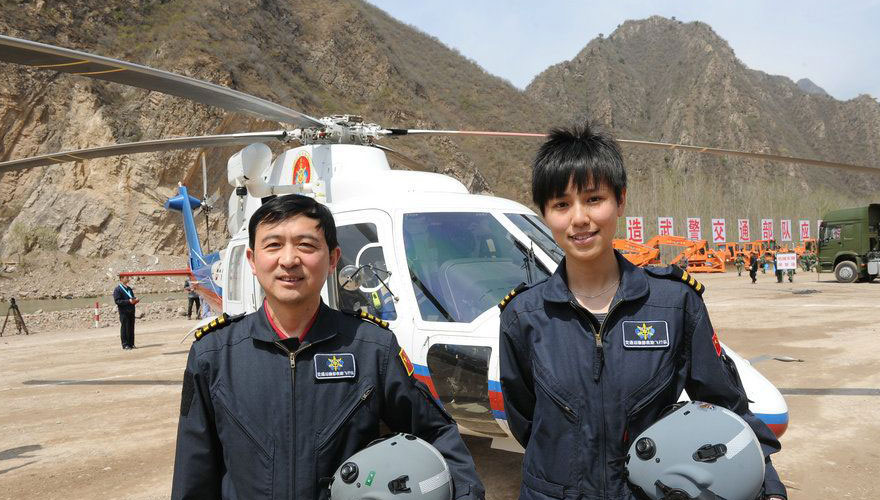 80后最美女救助飞行员在北京展翅高飞图