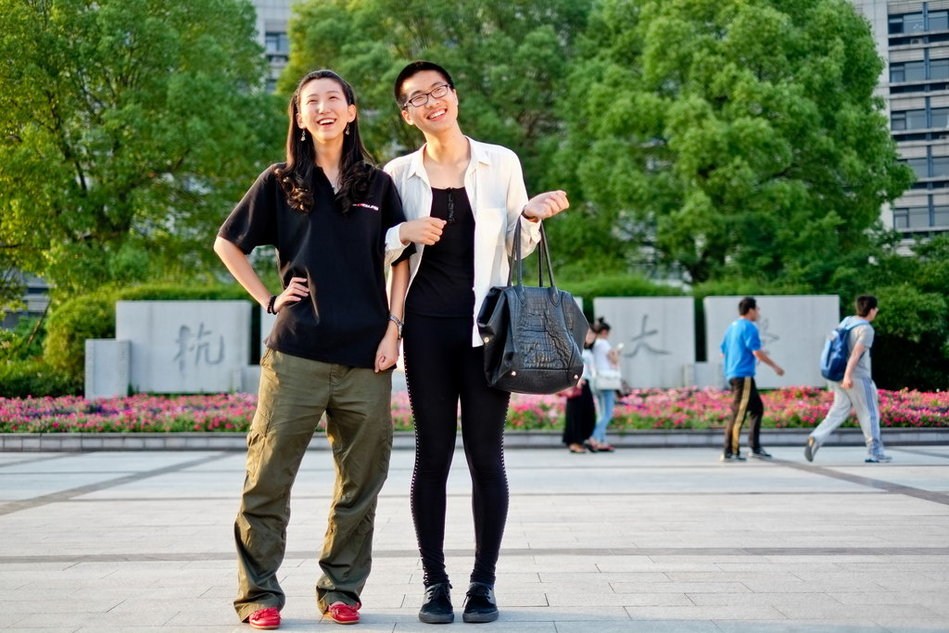 杭州高校情侣"大换装" 男生卖萌女生装酷--北方网-教育频道