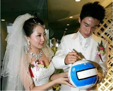 泰达太太团:毛彪迎娶富二代 两将爱知性女(图)