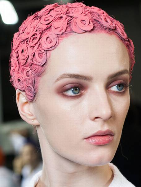 时装周铜钱头 范冰冰大胆玩仿版