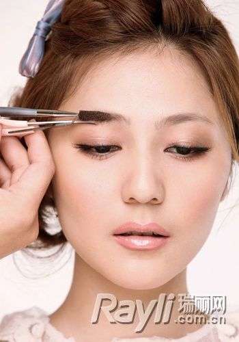 淡扫蛾眉 勾勒最美的东方美人颜