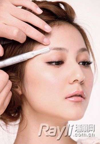 淡扫蛾眉 勾勒最美的东方美人颜