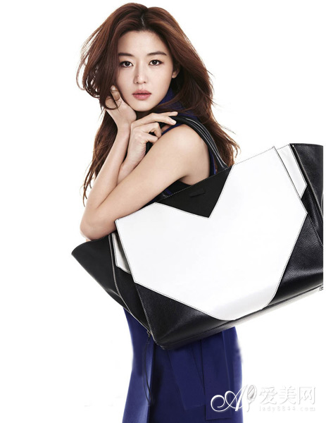 全智贤成宥利写真pk 女王范vs小女人