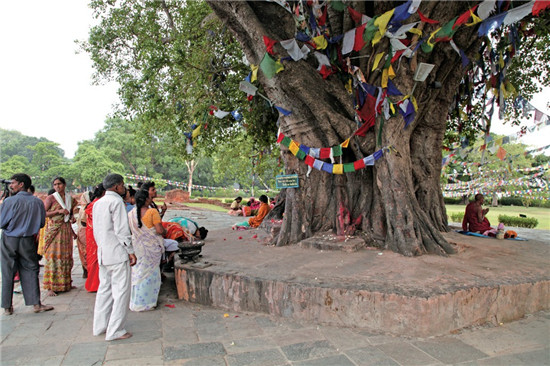 中央是摩耶夫人祠,也称"摩耶夫人神庙",用来纪念和供奉释迦牟尼的母亲