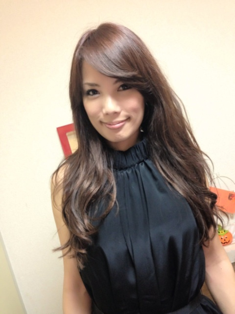 井上和子保持身材的秘籍是加压锻炼,在锻炼前将加压装置贴在身体的