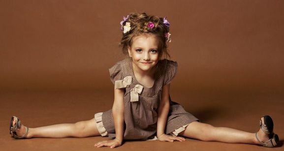 俄罗斯童模萌爆网络 古灵精怪似落凡精灵(组图)