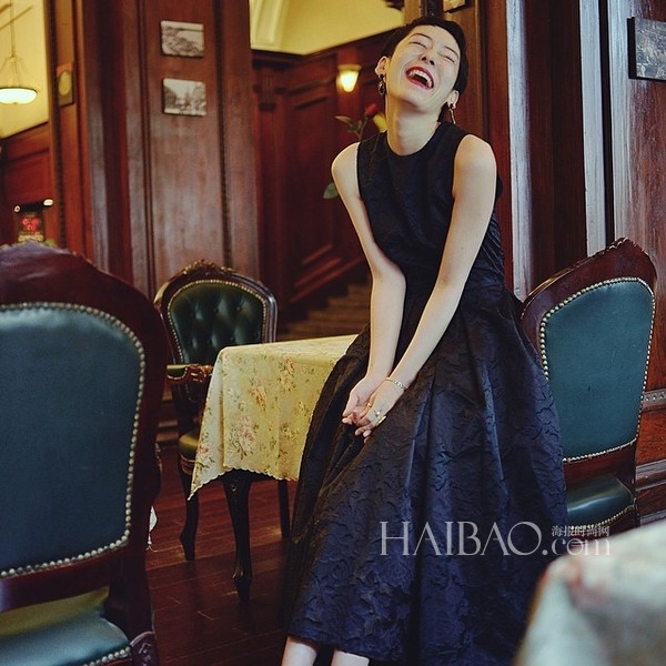 霓裳艳影 正文   图片来自instagram    日本当红it girl赤坂沙世