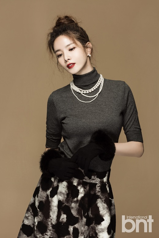 演员李智妍拍写真 机车皮衣野性迷人