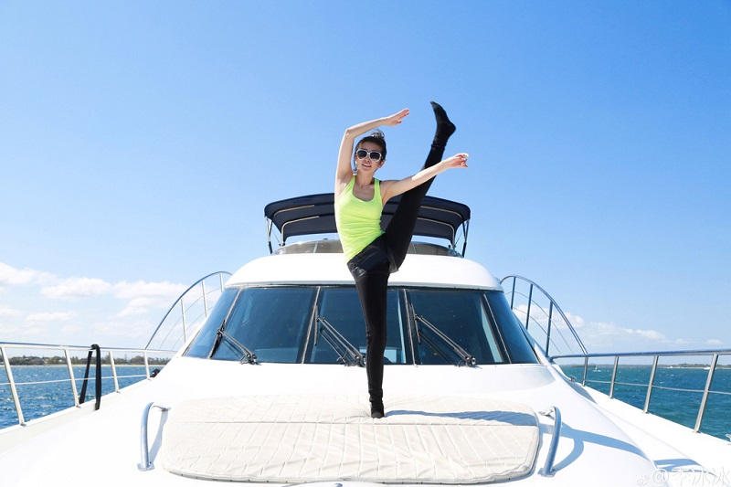 除了一字马,其他高难度瑜伽动作冰冰女神也不在话下!