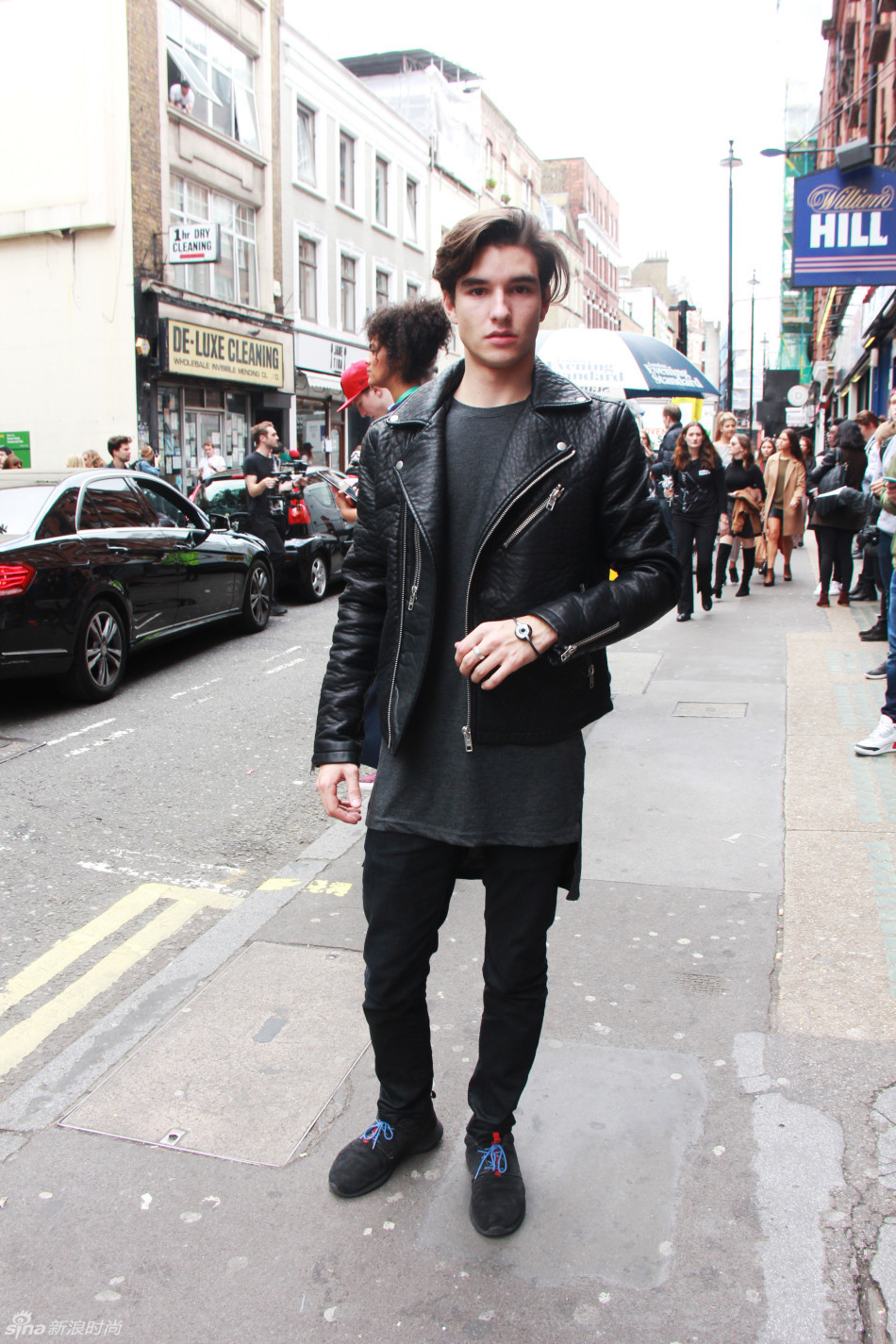 amazfit高科技手环席卷伦敦 街头潮人时尚搭配