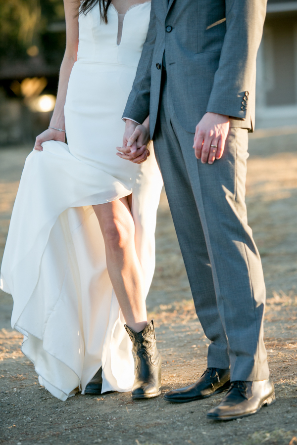 秋冬季婚礼最怕冷?新娘考虑准备一双长靴吧