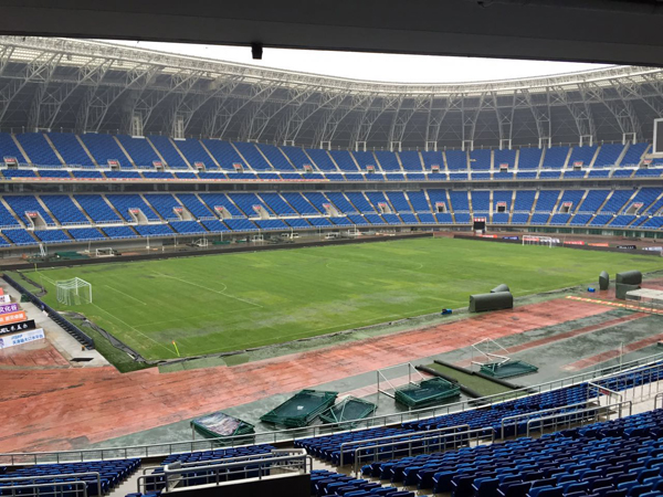 水滴球场内部没有明显积水