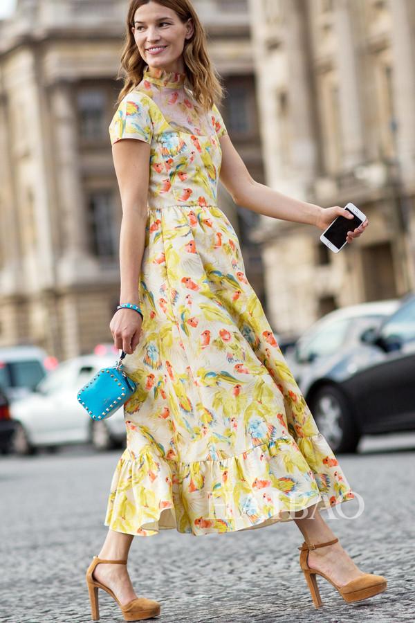 我们黄种人究竟穿什么颜色的衣服最显白?