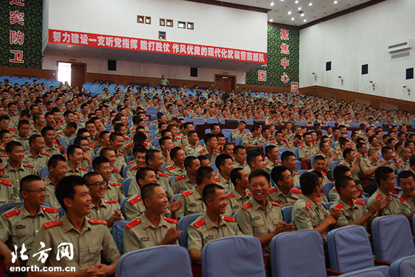 和平文化志愿者走进8631部队举办慰问演出