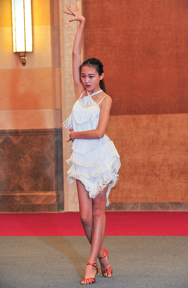 三亚海棠湾区旅游文体局联合支持,社团法人国际文化协会主办,蔻辰集团