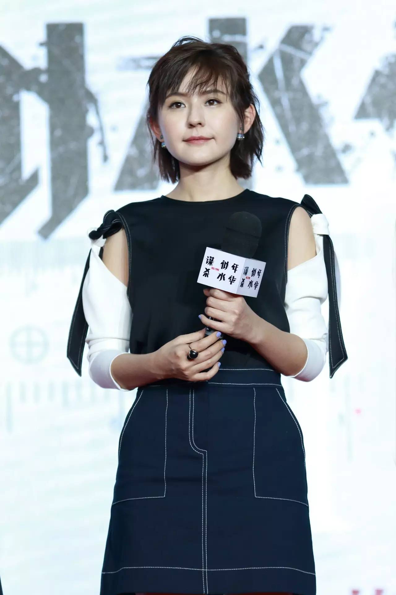 热依扎尽管是名哈萨克族美女,但出生在北京.