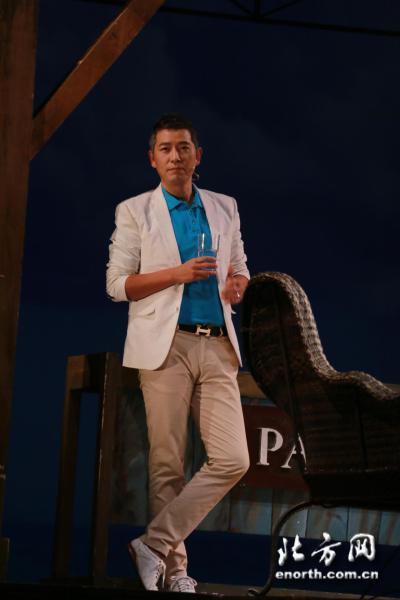 "段王爷"戴军尽展段子手风格大段的对白,也让戴军很头疼青年演员闫楠