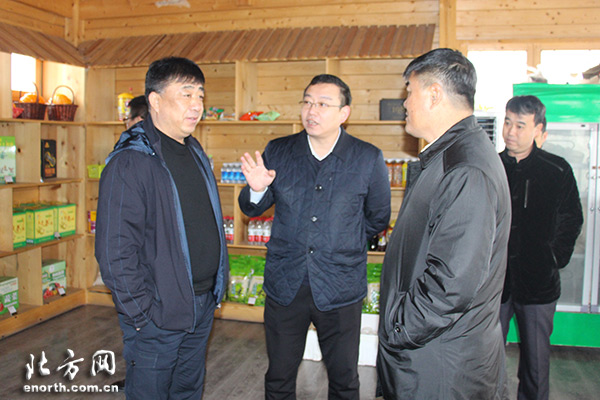 津南区副区长王智毅率队深入小站镇周公祠调研