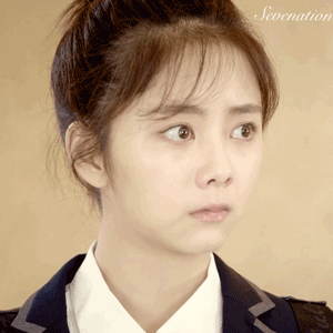 伊人风尚 明星装扮   大概是在《最好的我们》里面,谭松韵扮演的耿耿