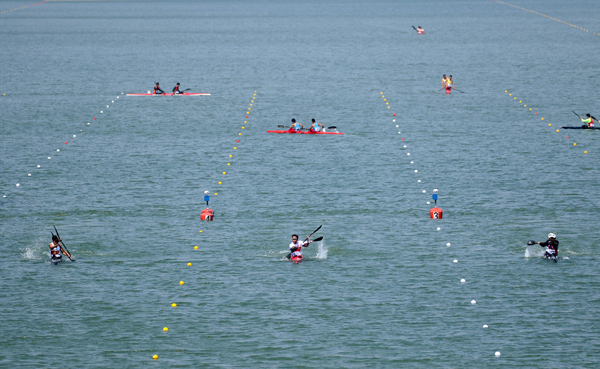 暨全国皮划艇青年(u18,u23)锦标赛在天津海河东路的赛场展开角逐