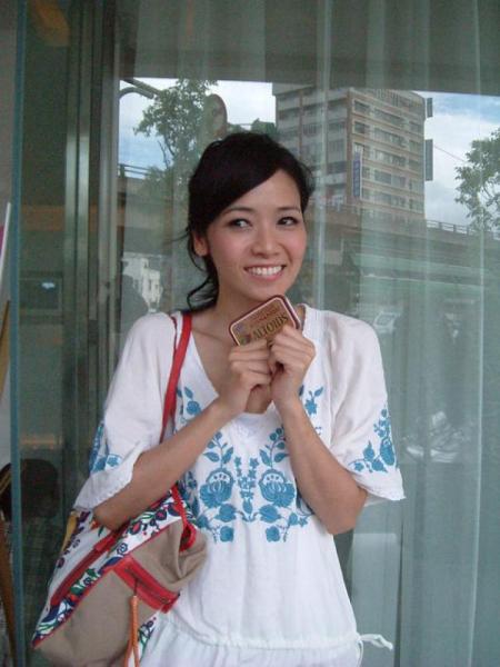 侯佩岑:甜美爱笑端庄知礼的美女主播