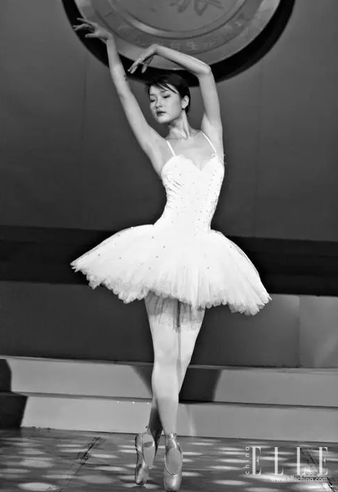 奶茶妹妹跳舞照曝光 气质不输刘亦菲