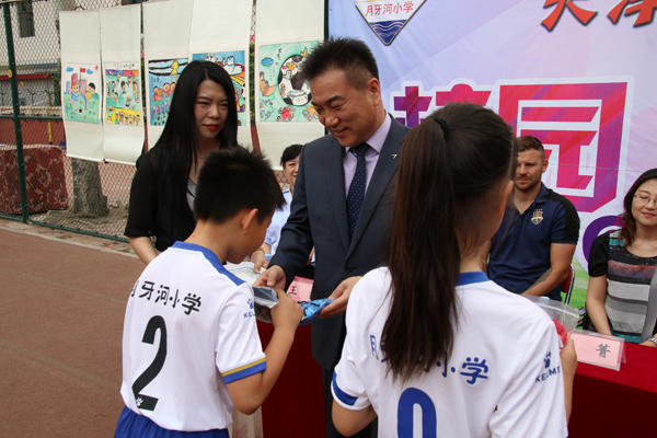 天津市月牙河小学举办第四届校园足球艺术节