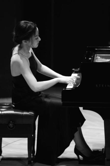 "最美钢琴博士"印芝首张独奏专辑7月22日上线