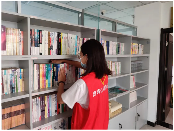 西青区图书馆开展流动书车进社区活动