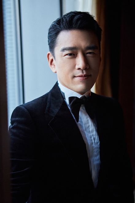 王耀庆出席时尚之选颁奖盛典 斩获年度时尚跨界演员