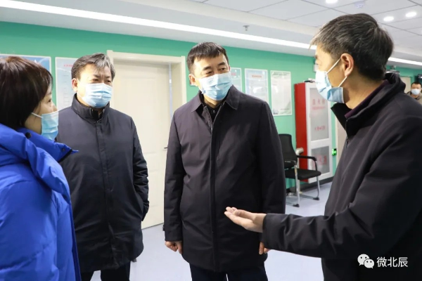 区长徐晖检查隔离点和疫苗接种工作