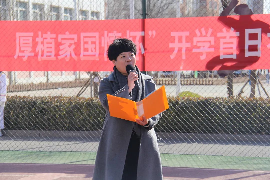 学习英雄榜样厚植家国情怀葛沽第二小学2022年春季开学首日礼