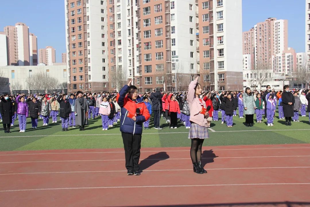 学习英雄榜样厚植家国情怀葛沽第二小学2022年春季开学首日礼