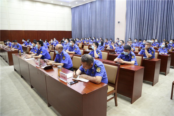 市综合执法总队集体观看天津市第十二次党代会