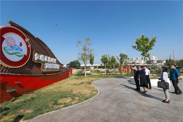 李清先后来到红桥区新时代文明实践公园,区新时代文明实践中心,实地