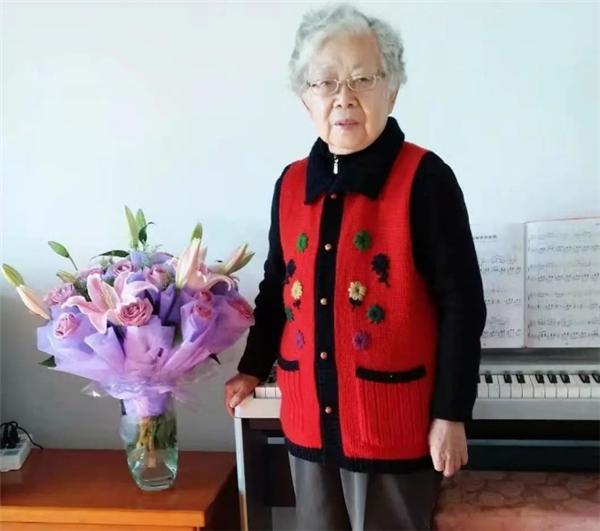 人生的前半段,郑瑾瑜很忙——忙于工作,生儿育女