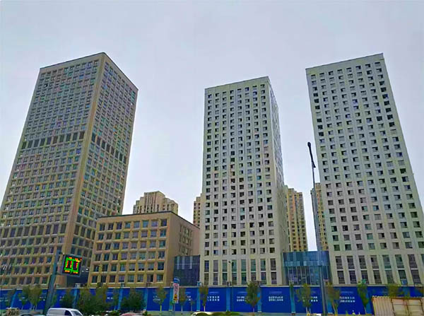 市容建设焕新颜：市政道路施工中的创新尝试与挑战